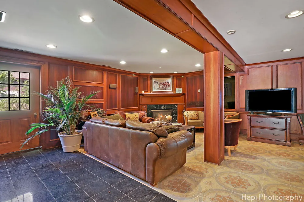 23 W County Line Rd, Barrington Hills, IL 60010