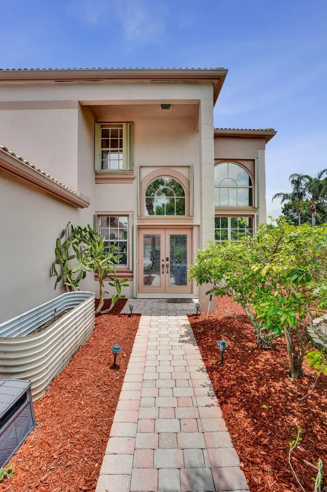 7553 Sally Lyn Ln, Lake Worth Beach, FL 33467
