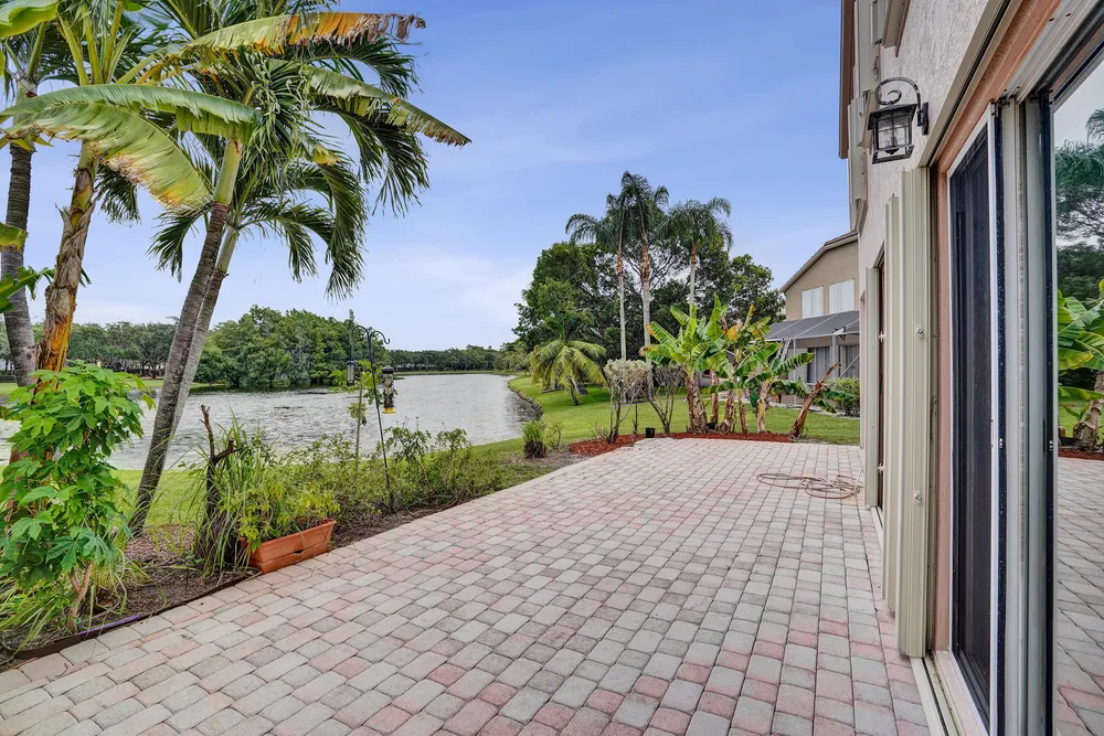 7553 Sally Lyn Ln, Lake Worth Beach, FL 33467