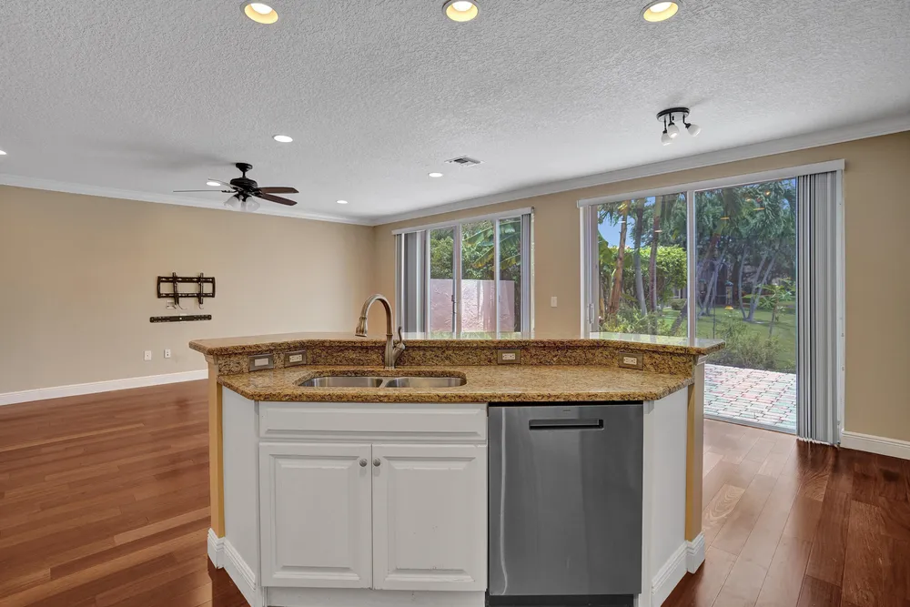 7553 Sally Lyn Ln, Lake Worth Beach, FL 33467
