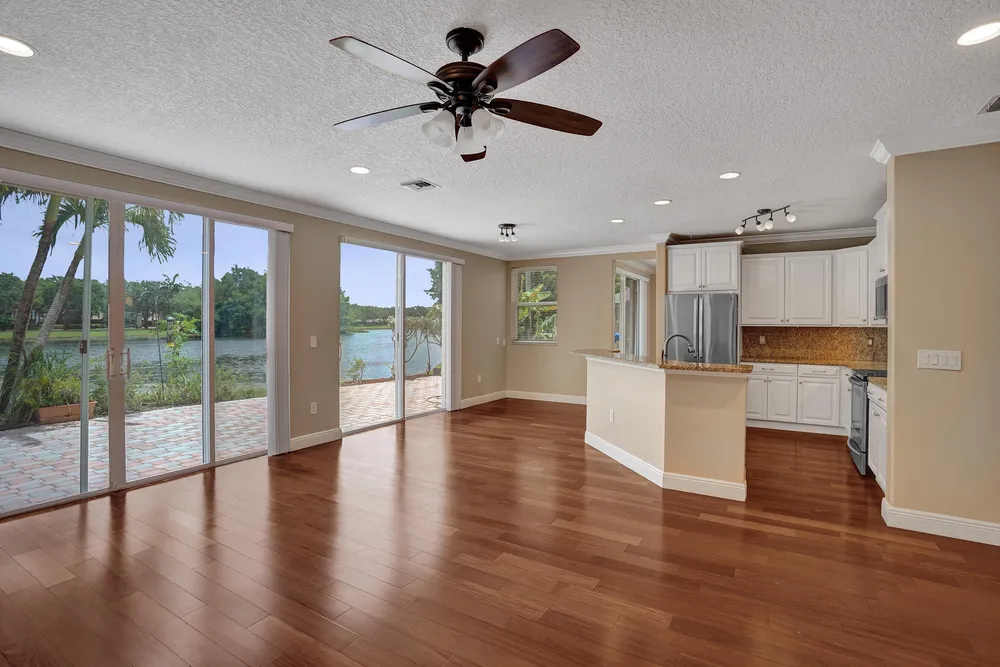 7553 Sally Lyn Ln, Lake Worth Beach, FL 33467