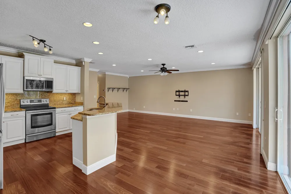 7553 Sally Lyn Ln, Lake Worth Beach, FL 33467