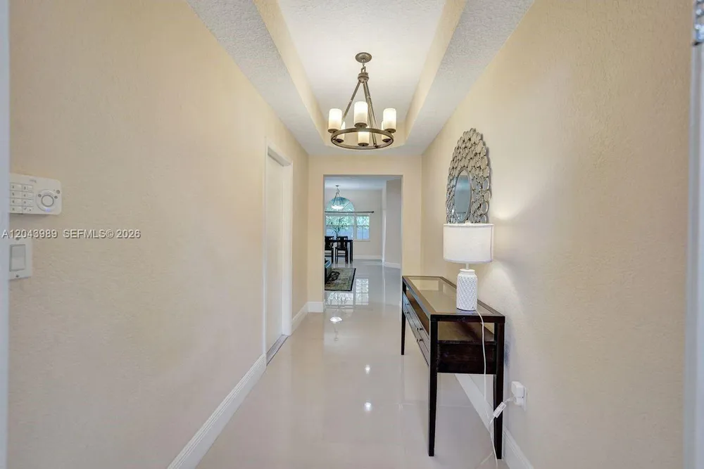 14003 N Cypress Cove Cir, Davie, FL 33325
