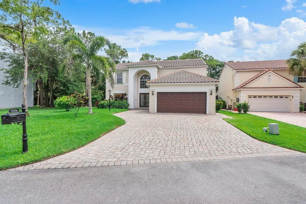 3904 Sanctuary Dr, Coral Springs, FL 33065