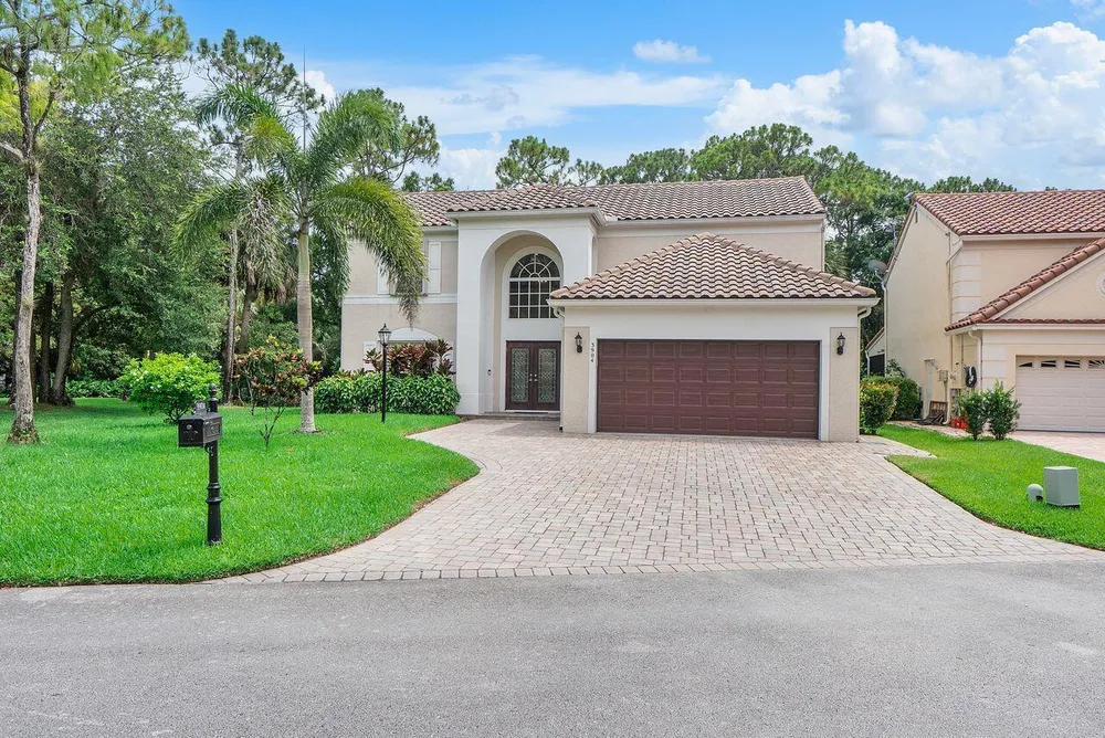 3904 Sanctuary Dr, Coral Springs, FL 33065
