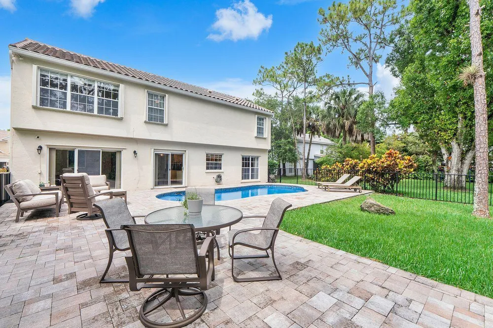 3904 Sanctuary Dr, Coral Springs, FL 33065
