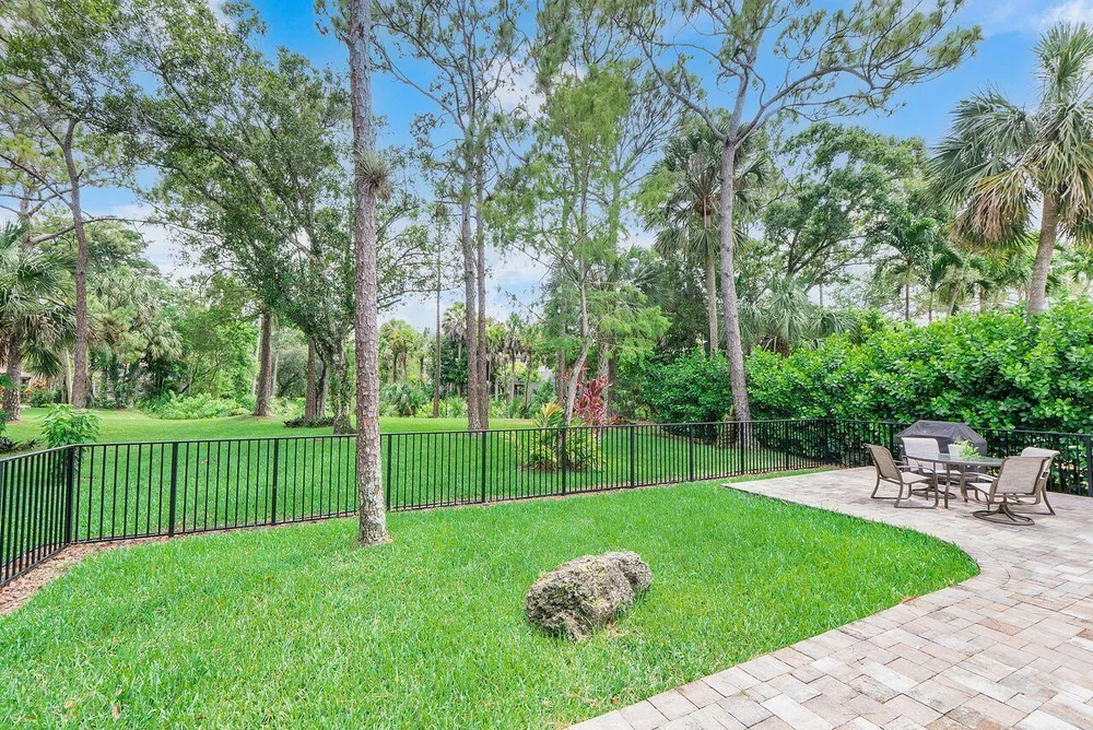 3904 Sanctuary Dr, Coral Springs, FL 33065