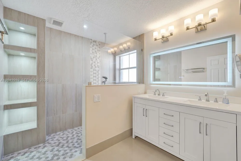 14003 N Cypress Cove Cir, Davie, FL 33325