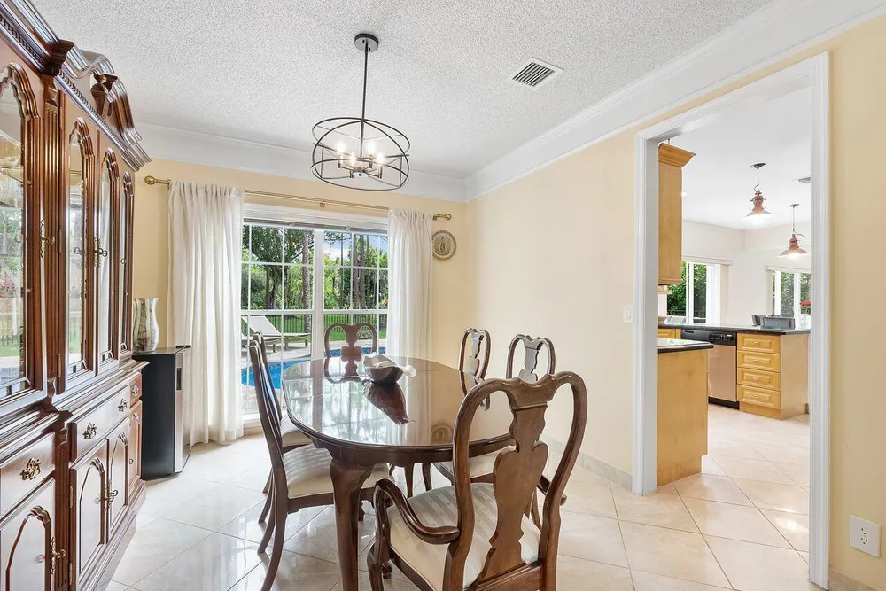 3904 Sanctuary Dr, Coral Springs, FL 33065