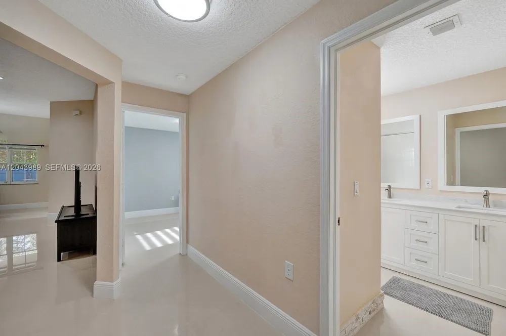 14003 N Cypress Cove Cir, Davie, FL 33325