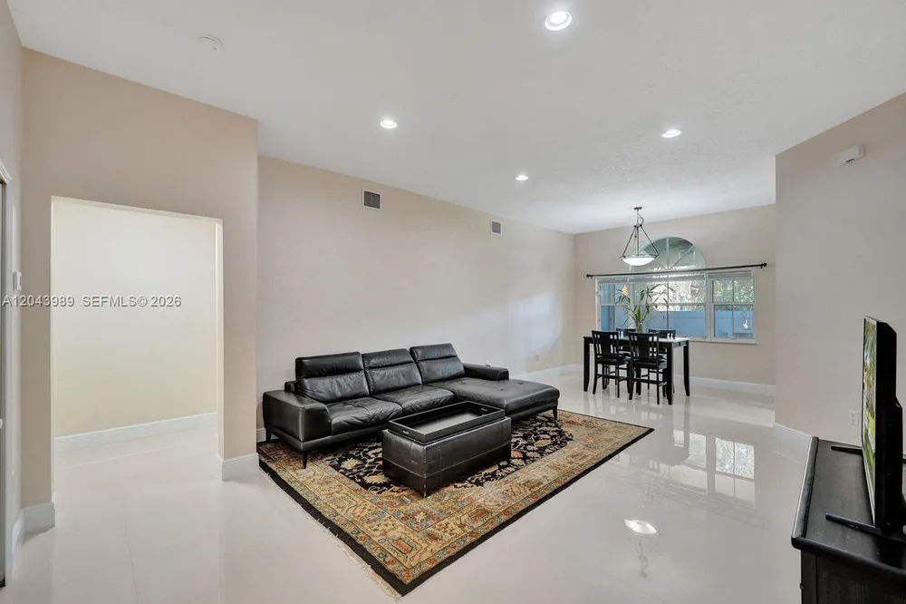 14003 N Cypress Cove Cir, Davie, FL 33325