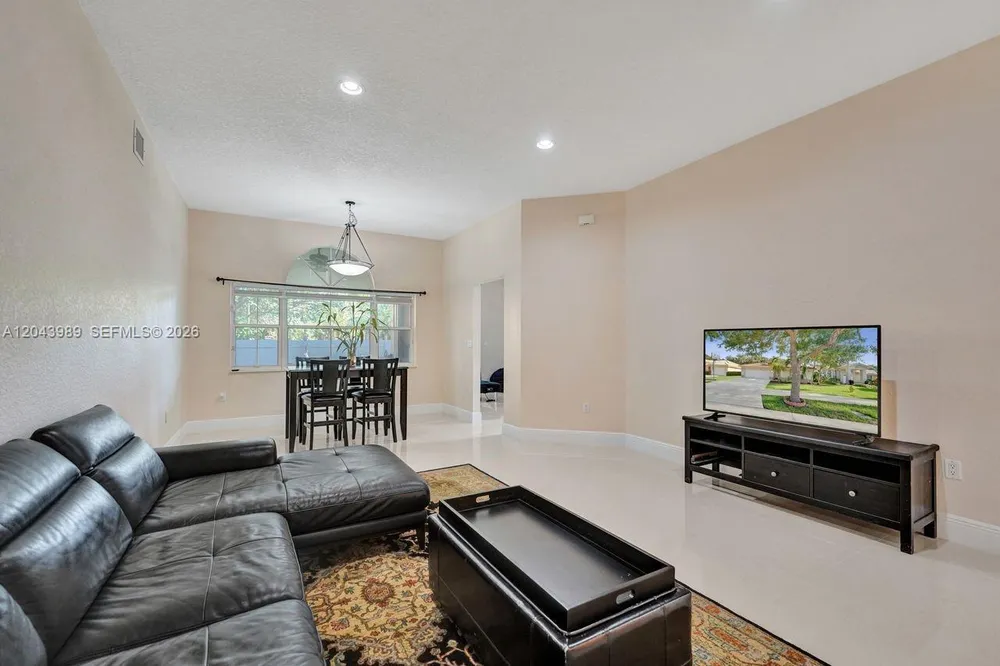14003 N Cypress Cove Cir, Davie, FL 33325