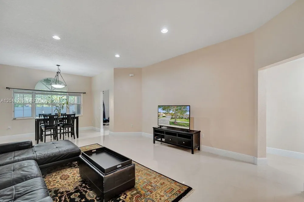 14003 N Cypress Cove Cir, Davie, FL 33325