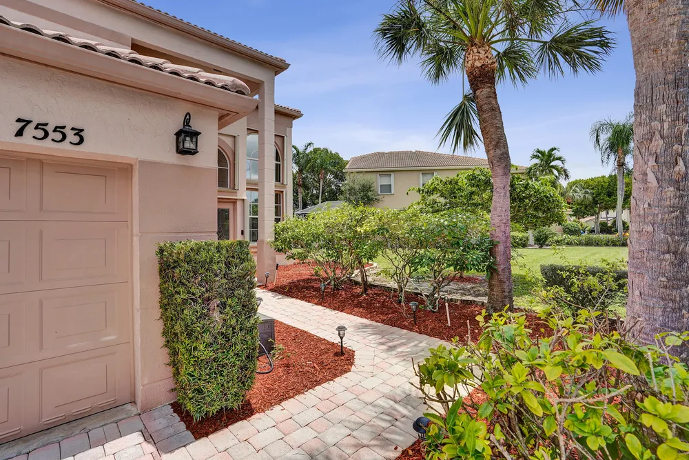 7553 Sally Lyn Ln, Lake Worth Beach, FL 33467