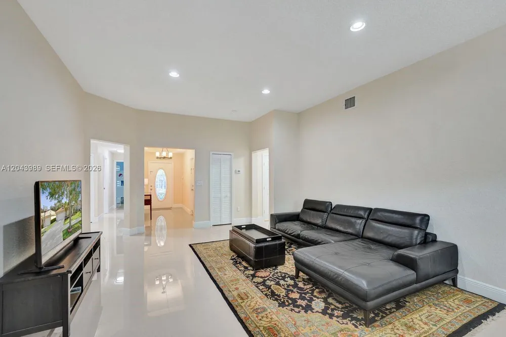 14003 N Cypress Cove Cir, Davie, FL 33325