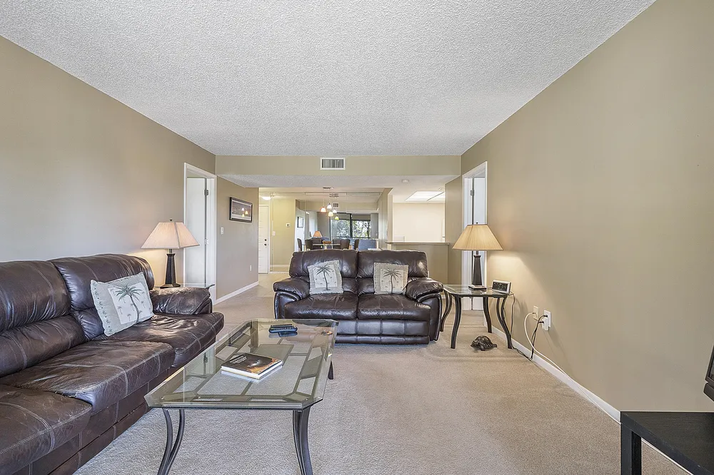 5530 NW 44th St, Lauderhill, FL 33319