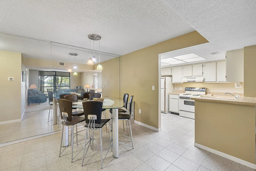 5530 NW 44th St, Lauderhill, FL 33319