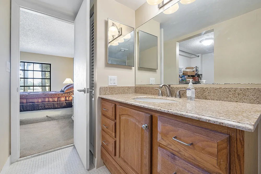 5530 NW 44th St, Lauderhill, FL 33319