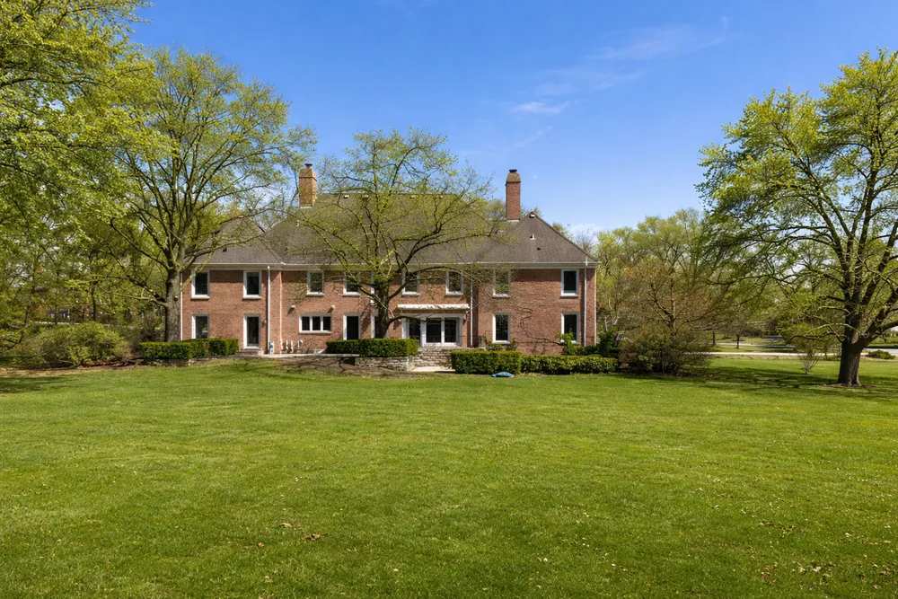 568 Plymouth Dr, Inverness, IL 60067