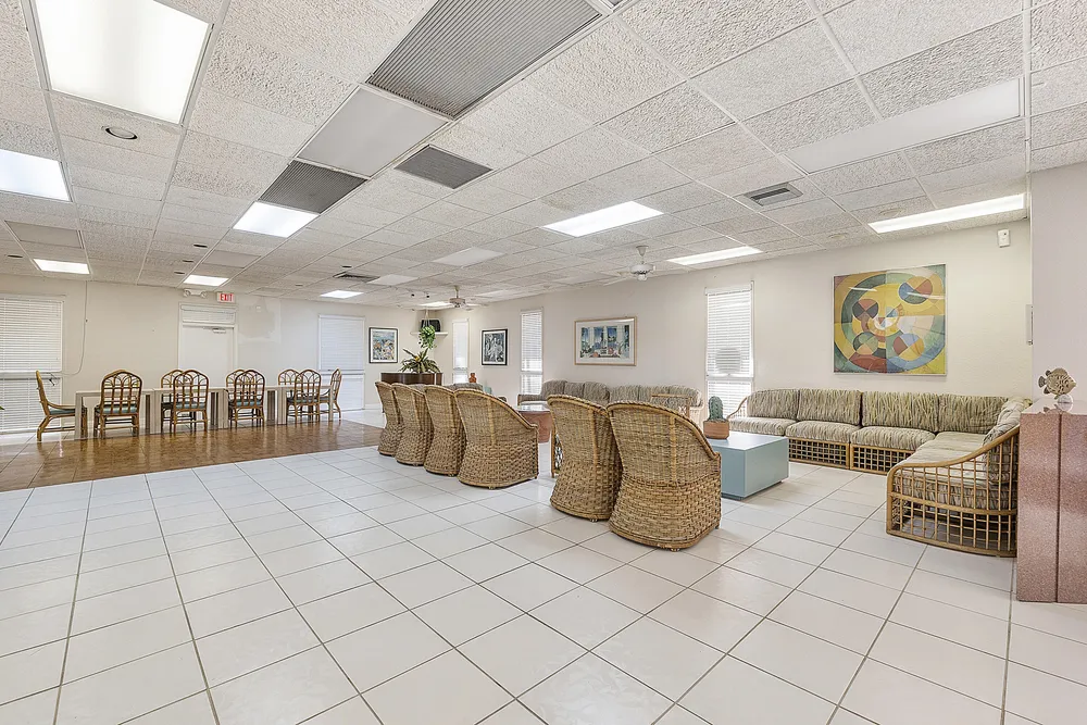 5530 NW 44th St, Lauderhill, FL 33319