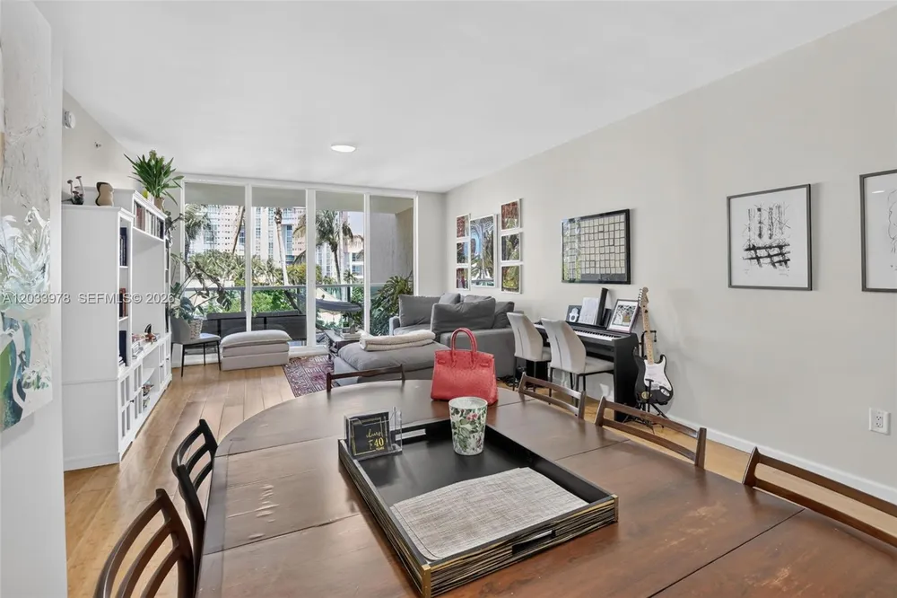 3340 NE 190th St, Aventura, FL 33180