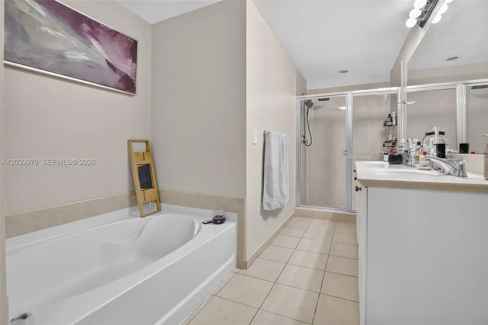 3340 NE 190th St, Aventura, FL 33180