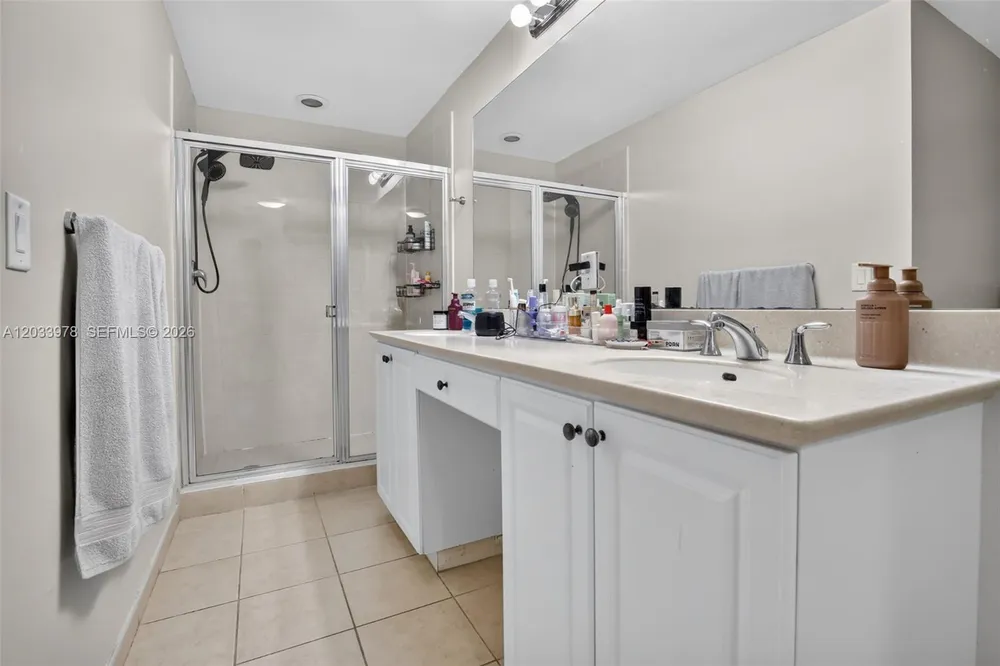 3340 NE 190th St, Aventura, FL 33180