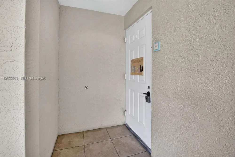 3340 NE 190th St, Aventura, FL 33180