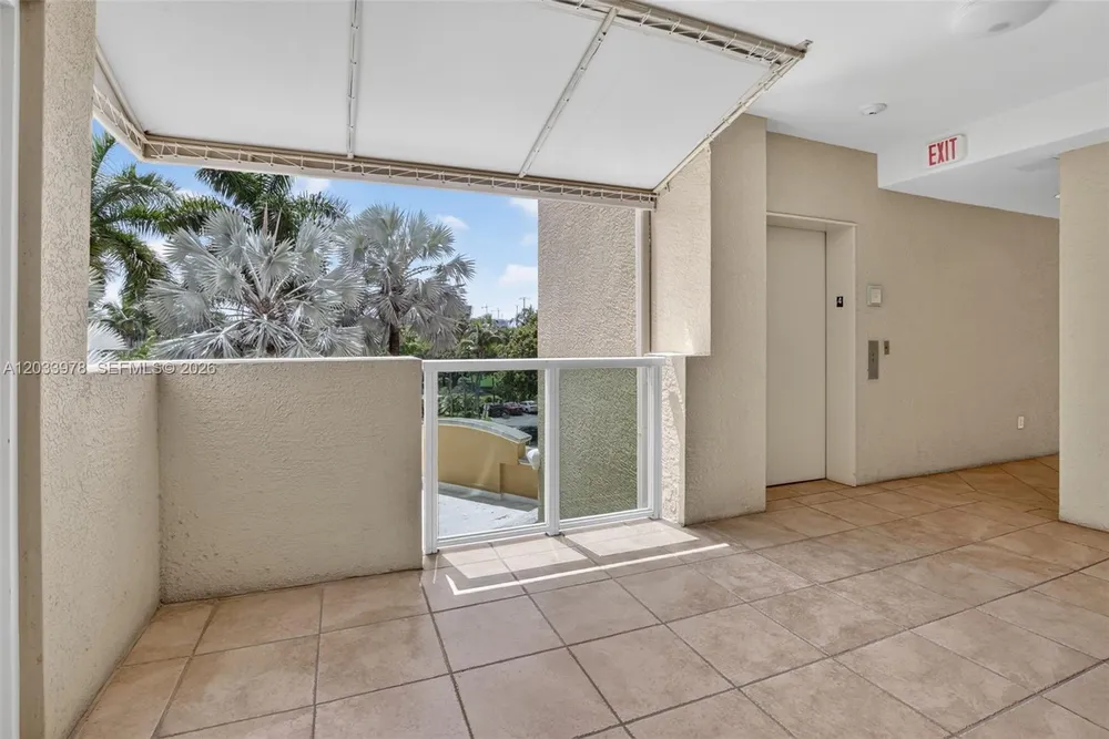 3340 NE 190th St, Aventura, FL 33180