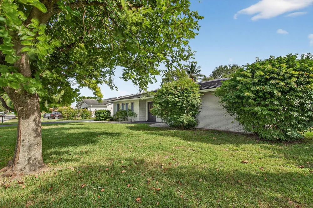 2421 NW 114th Ave, Coral Springs, FL 33065