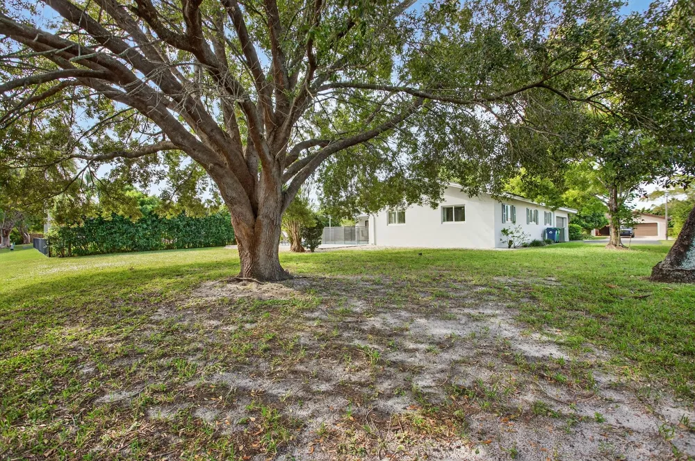 2421 NW 114th Ave, Coral Springs, FL 33065