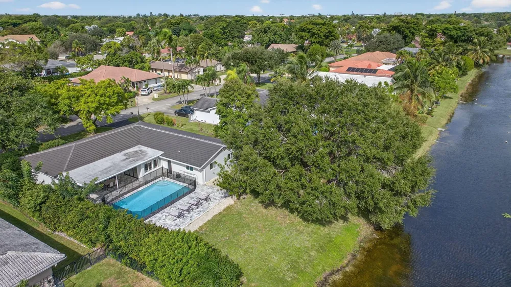 2421 NW 114th Ave, Coral Springs, FL 33065