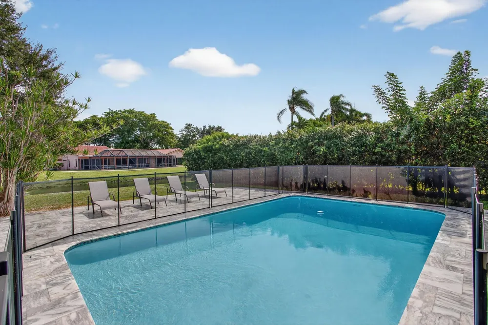 2421 NW 114th Ave, Coral Springs, FL 33065