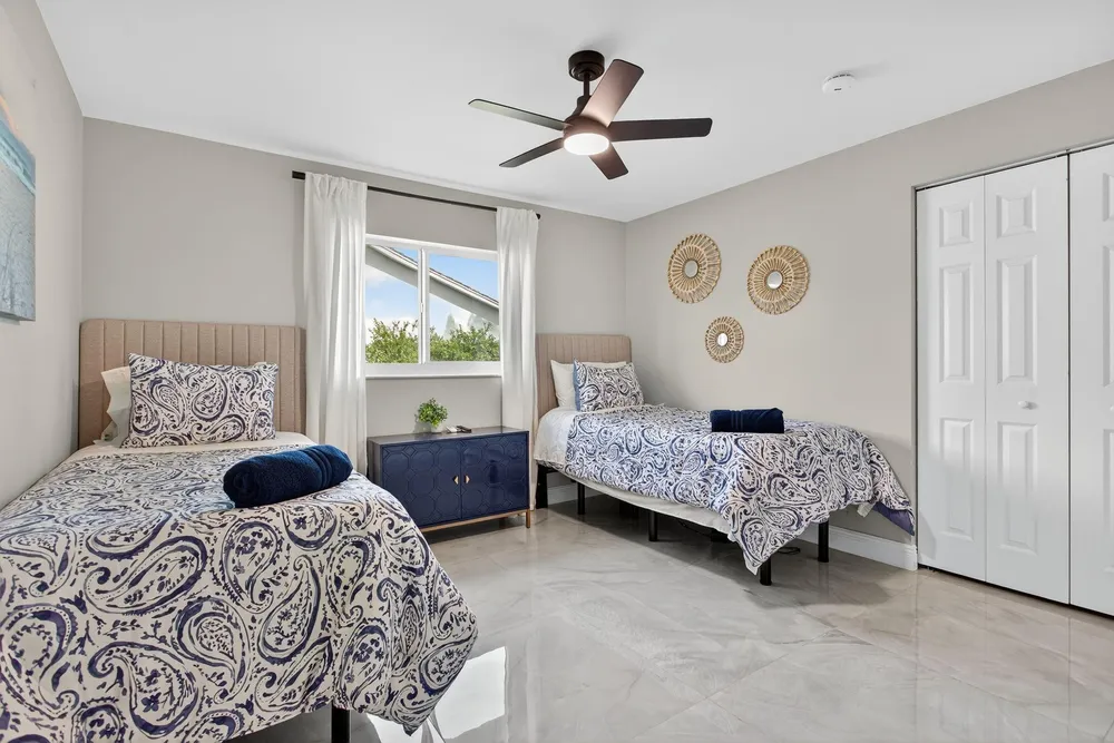 2421 NW 114th Ave, Coral Springs, FL 33065