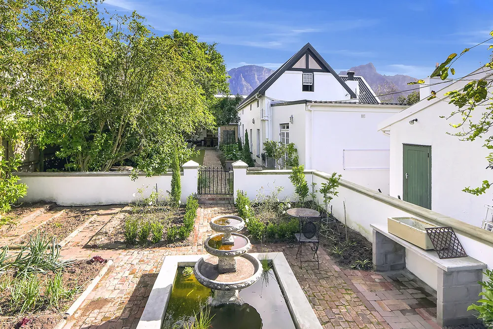 South Africa, Western Cape, Claremont, Montrose Avenue, 7