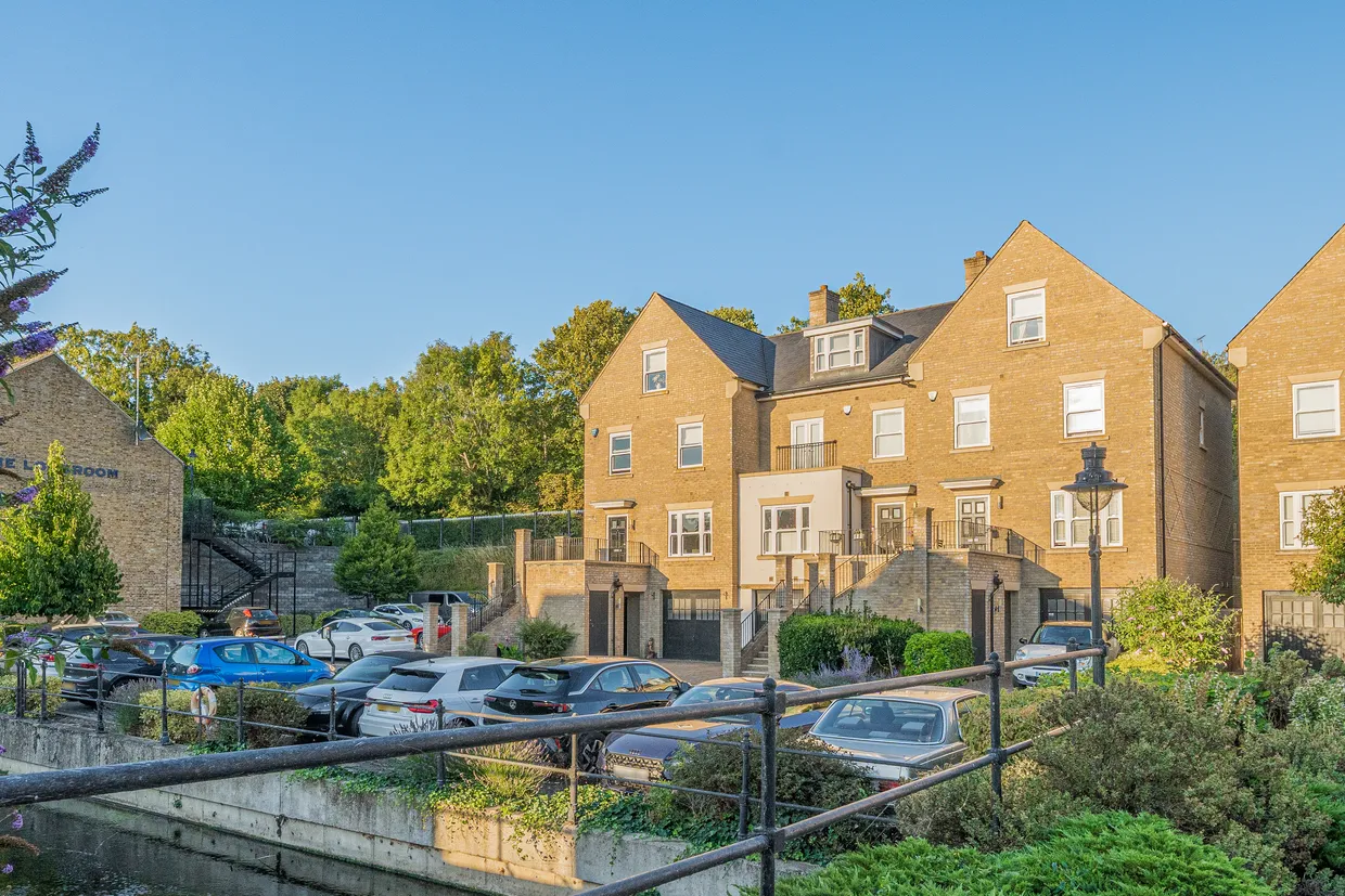 Royal Quay, Uxbridge, UB9 photo 19
