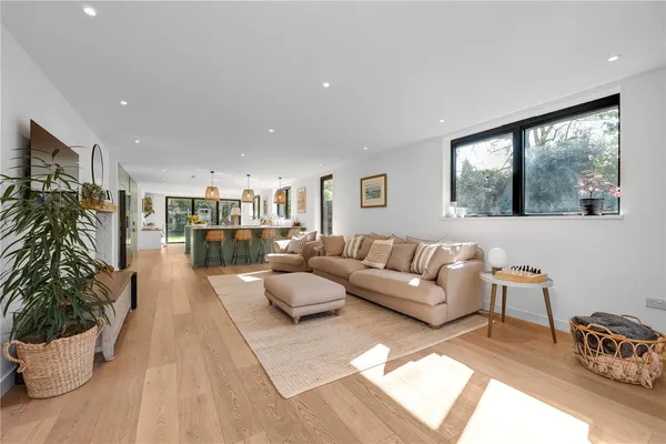 Heath Road, Horsell, GU21 photo 2
