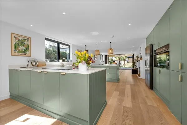 Heath Road, Horsell, GU21 photo 14
