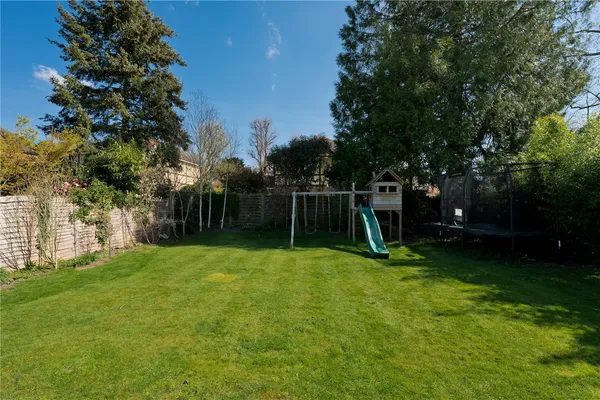 Heath Road, Horsell, GU21 photo 37