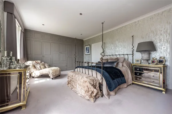 Broome Hall, Coldharbour, RH5 photo 12