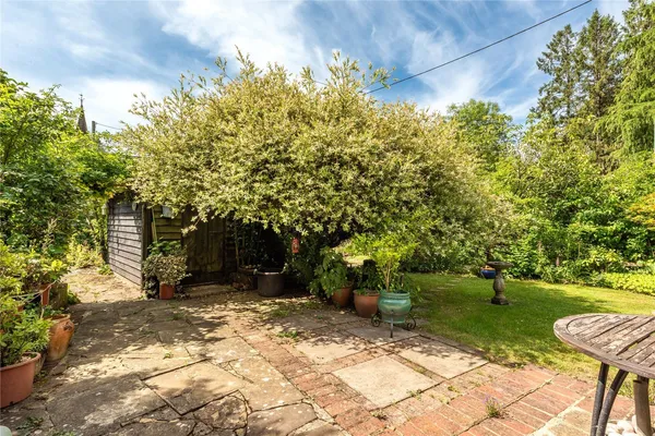 The Green, Ockley, RH5 photo 4