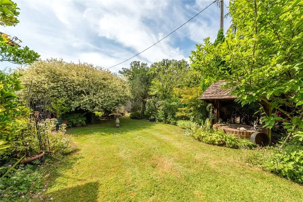 The Green, Ockley, RH5 photo 20