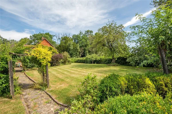 The Green, Ockley, RH5 photo 23