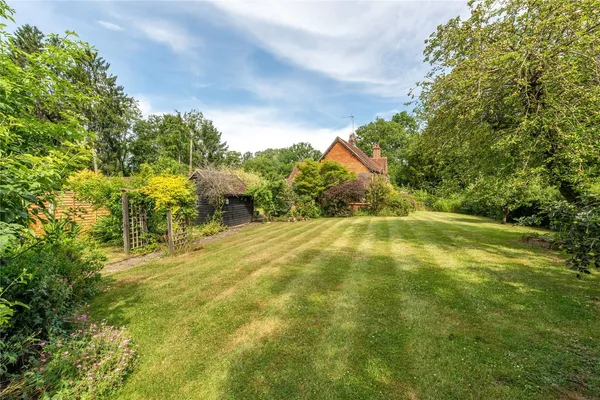 The Green, Ockley, RH5 photo 8