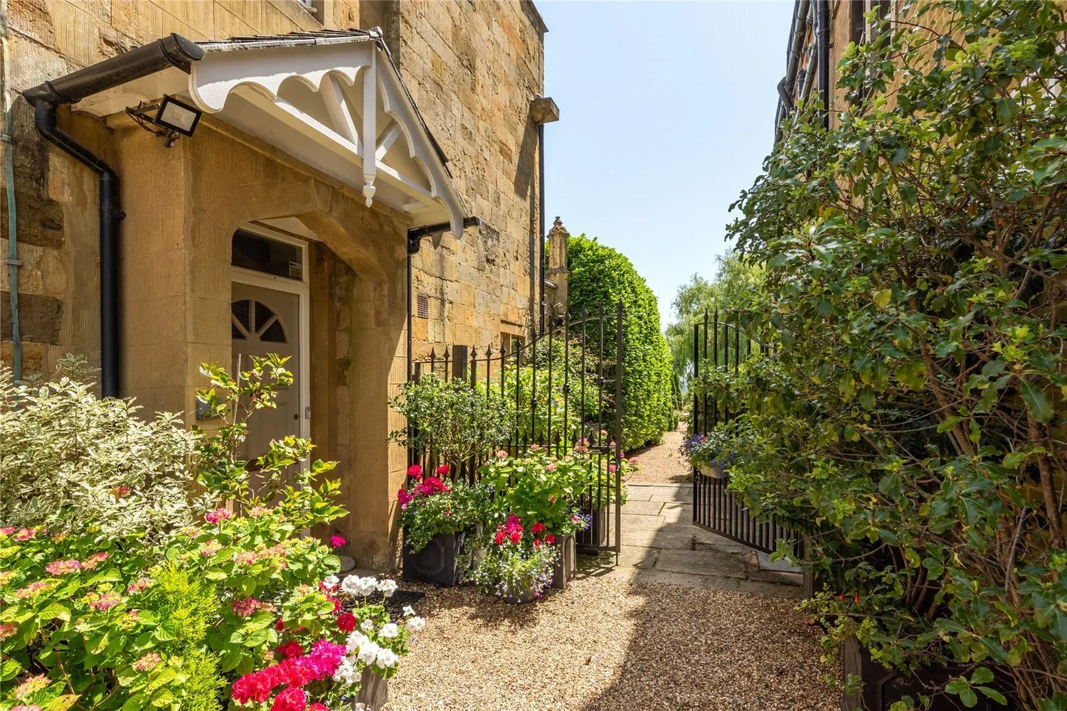 Broome Hall, Coldharbour, RH5 photo 32