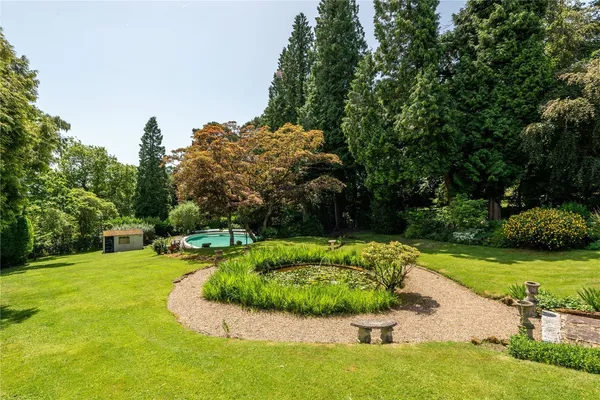 Broome Hall, Coldharbour, RH5 photo 34