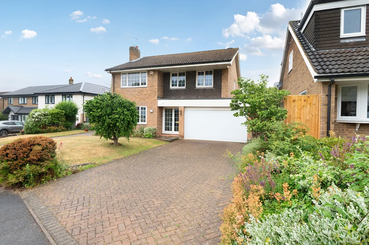 Lambourn Gardens, Harpenden, AL5 photo 1