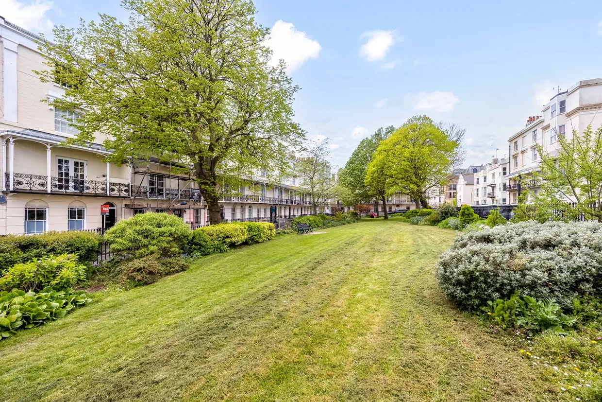 Russell Square, Brighton, BN1 photo 9