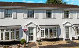 Ernsborough Gardens, Honiton, Devon, EX14 photo