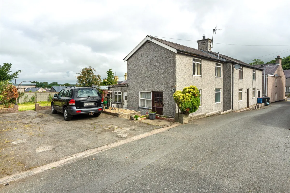 Lon Cilgwyn, Llannerch-y-Medd, Isle of Anglesey, LL71